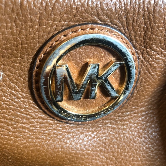 MICHAEL KORS beige crossbody - Picture 2 of 3